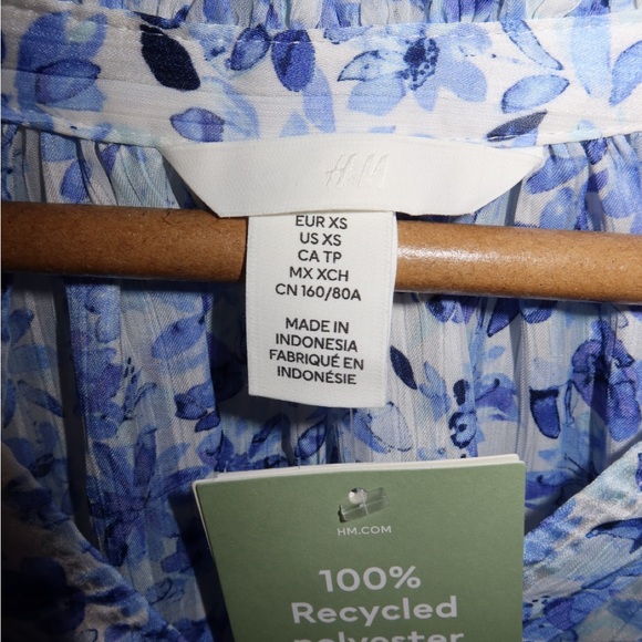 H&M blue & white floral blouse - Picture 3 of 3